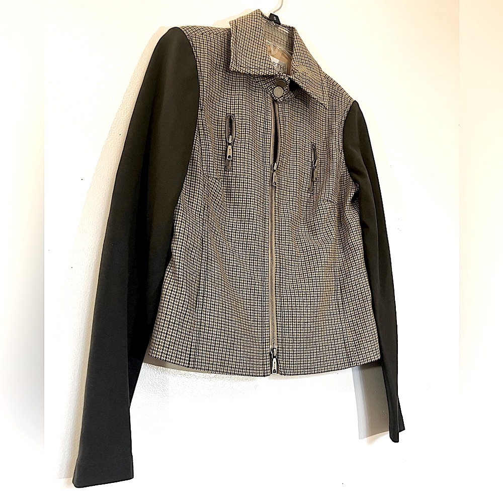 Worth, Size 4, wool/nylon, plaid/camel body w/black sleeves, excellent condition